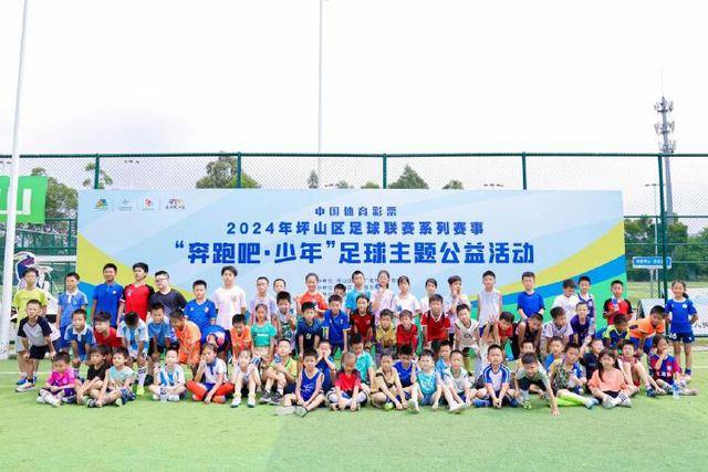 昔日直播的阴影：妮可·艾格特对30年前采访的复杂情感