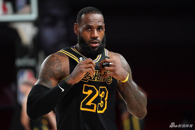 NBA官方祝贺克里斯-利文斯顿23岁生日